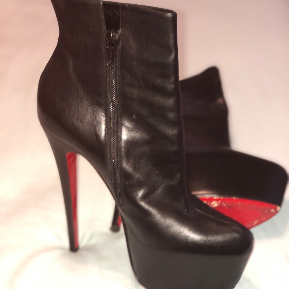 Size 37 women’s booties authentic Louboutin